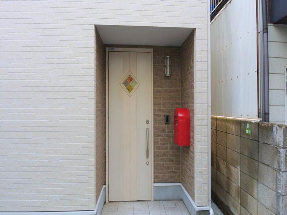 Local appearance photo. Selling local