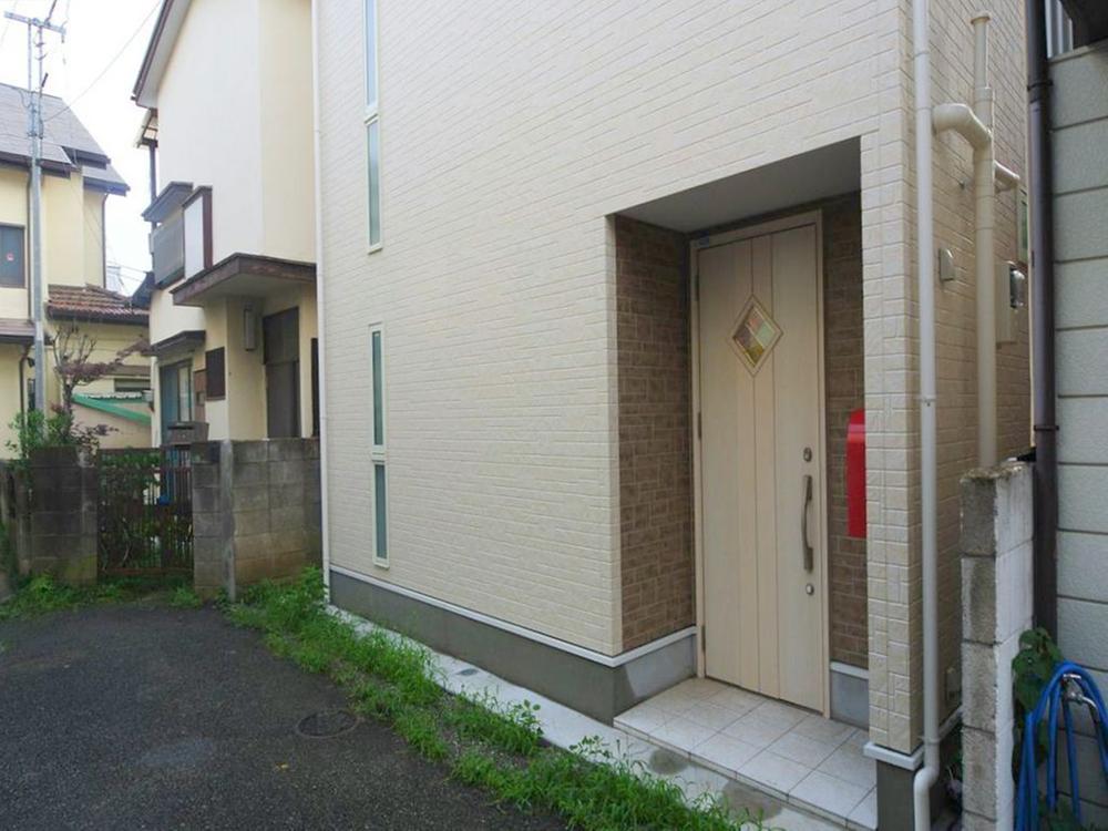 Local appearance photo. Selling local