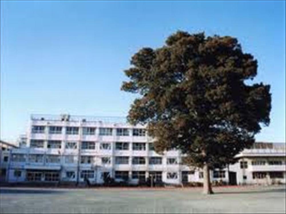Junior high school. 675m to Setagaya Ward Midorigaoka Junior High School