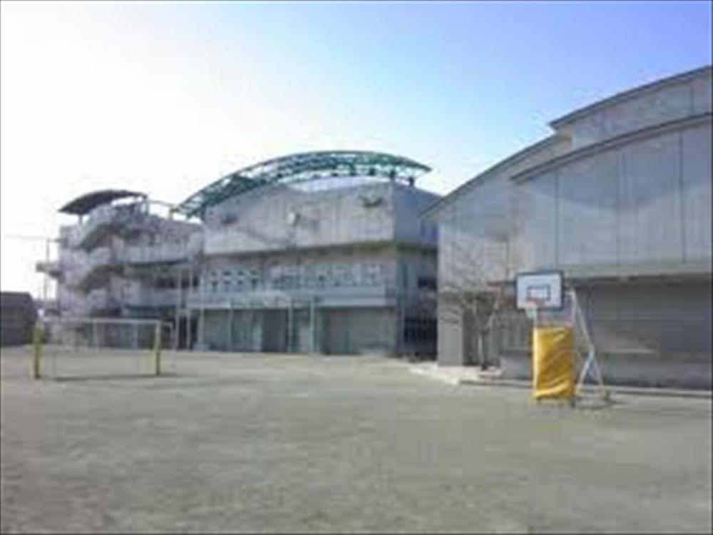 Primary school. 1295m to Setagaya Ward Hachimanyama Elementary School