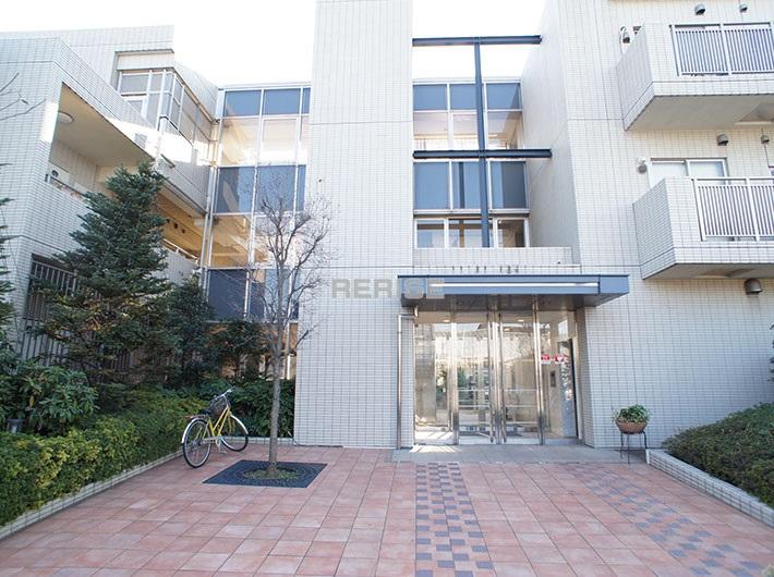 Local appearance photo. But is a three-story, Elevator