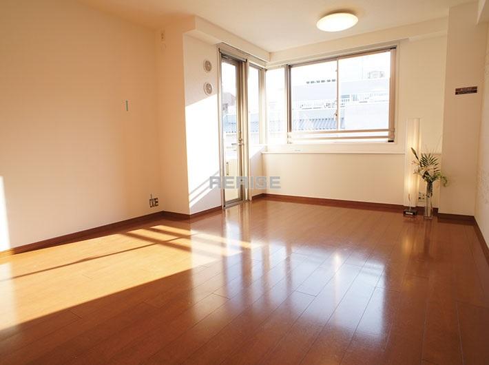 Living. Day good living