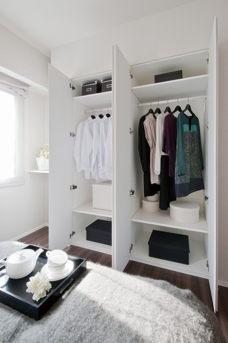 Closet of Western-style (1)