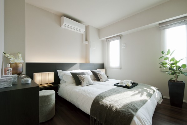 Western-style is the main bedroom (1)