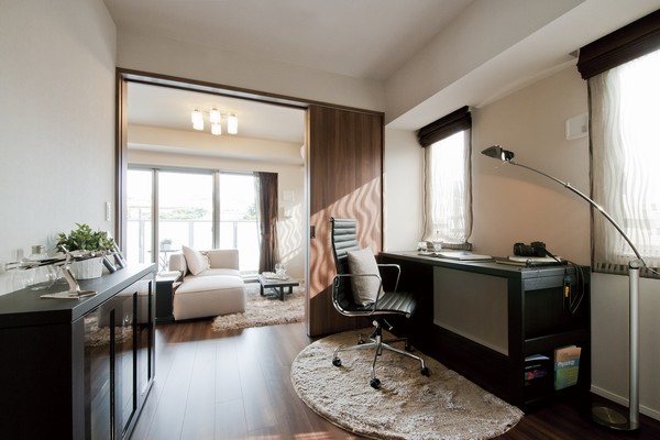 LD next to the Western-style (3)