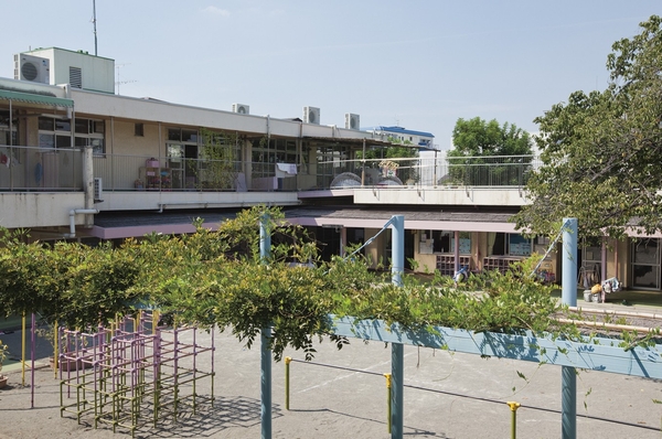 Building structure. "Walking immediately helical children's house (about 110m) There is also a, Is a good environment to child-rearing. "East helical nursery (2-minute walk / About 110m)