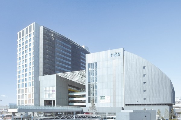 Building structure. 2 stops to "" Nikotama ". Feel free to go to the shopping. "Three tea" also often used in two station. "Futakotamagawa Station direct connection / Rise Futakotamagawa