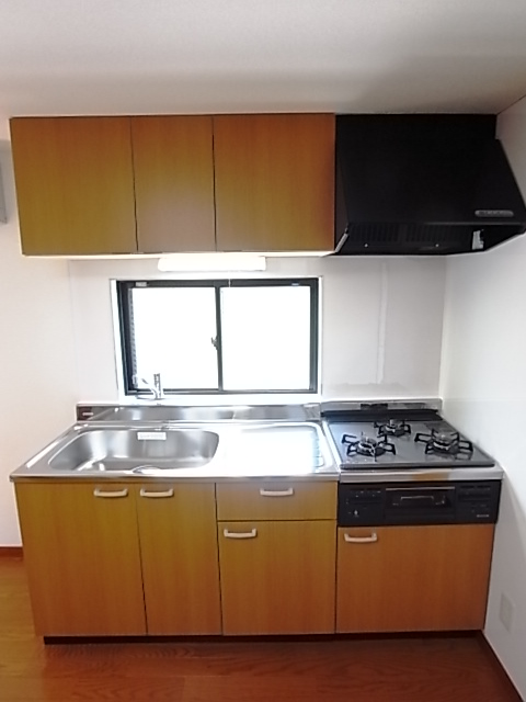 Kitchen. ■ New three-necked gas stove