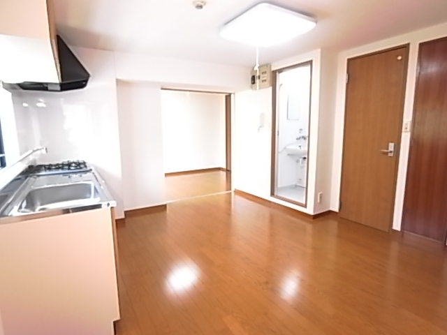 Living and room. ■ The entire dining