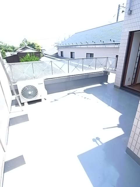 Balcony. ■ Spacious balcony
