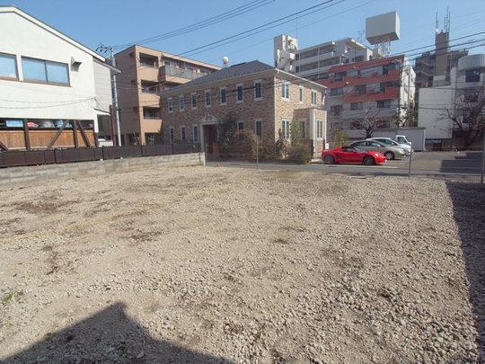 View photos from the local. Shooting from the back of the land