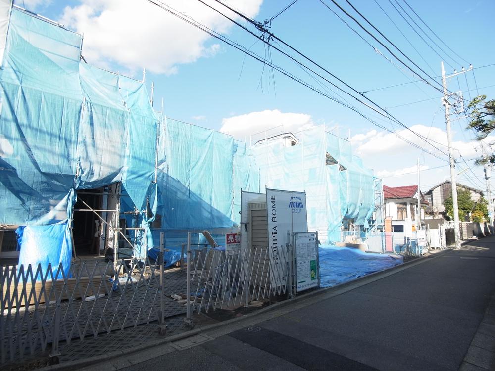 Local photos, including front road. Local (12 May 2013) Shooting 