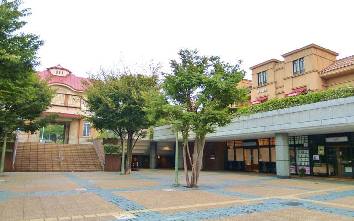 station. Until Denenchofu 1050m Toyoko ・ Meguro Line 2-wire is available. 