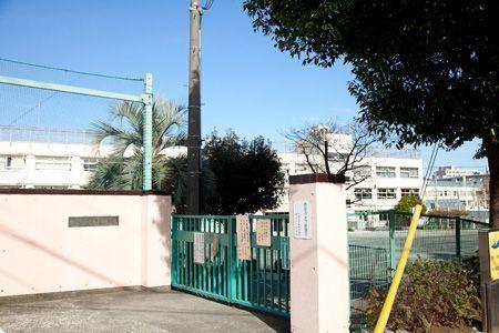 Primary school. Higashitamagawa 1000m up to elementary school