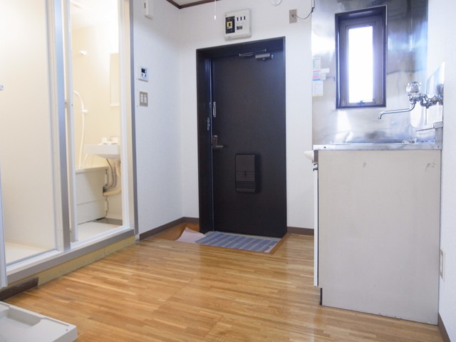 Other room space. 1K is the type of room. Parking available free.