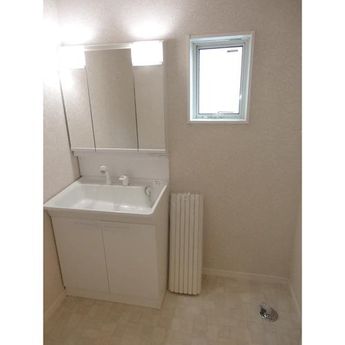 Wash basin, toilet. Indoor (12 May 2013) Shooting