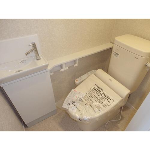 Toilet. Indoor (12 May 2013) Shooting