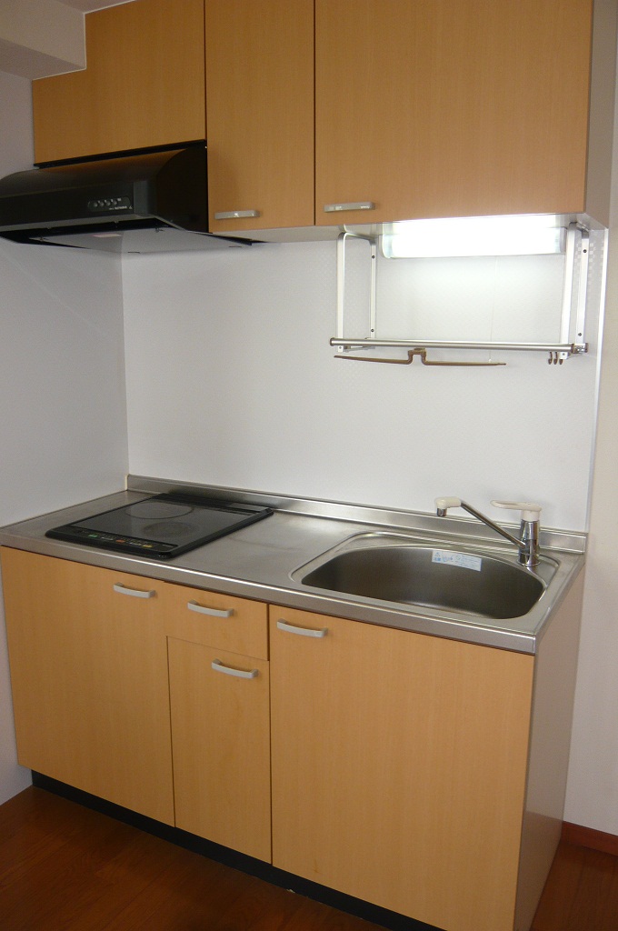 Kitchen. ☆ IH stove ・ ・ ・ Also firmly secured cutting board space ・ ・ ・ ☆