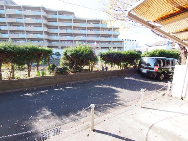 Local photos, including front road. Frontal road