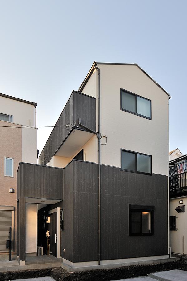 Model house photo. Construction case (natural tone)