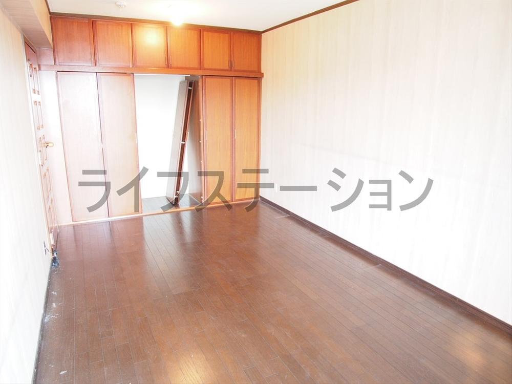 Non-living room. Indoor (11 May 2013) shooting (before construction) is before renovation ☆