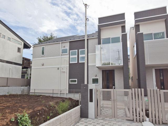 Local appearance photo. B Building appearance