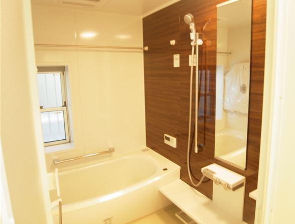 Bathroom. C Building bathroom