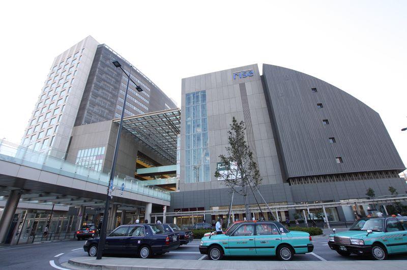 Shopping centre. Futakotamagawa 995m to rise shopping center shop