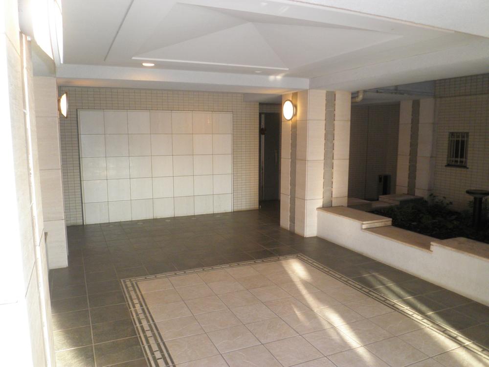 Entrance. Common areas