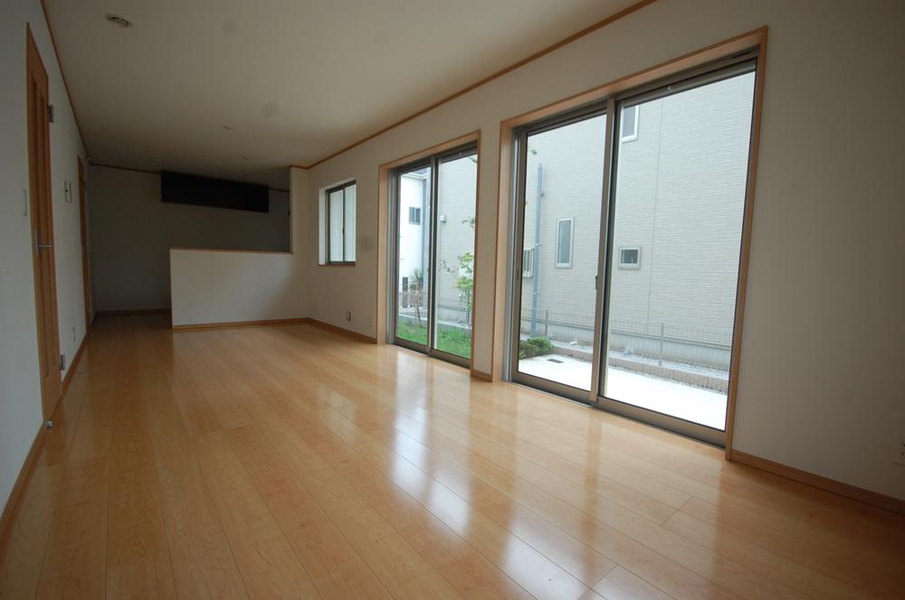 Same specifications photos (living)