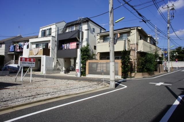 Local photos, including front road. Local (10 May 2013) Shooting