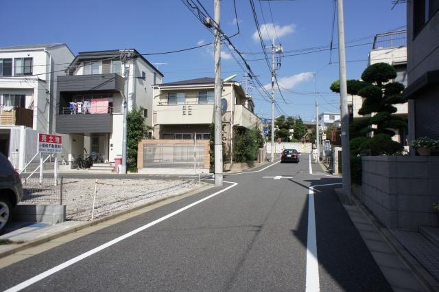 Local photos, including front road. Local (10 May 2013) Shooting