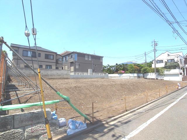 Local photos, including front road. Local (May 2013) Shooting