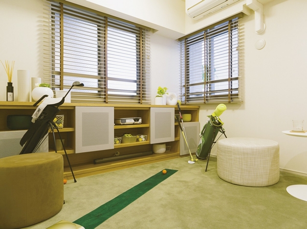 The entrance side Western-style in the hobby room. You can variously employ such as the space of the theater room and children's play. Since the two sides lighting, In bright and comfortable space, Spend it.