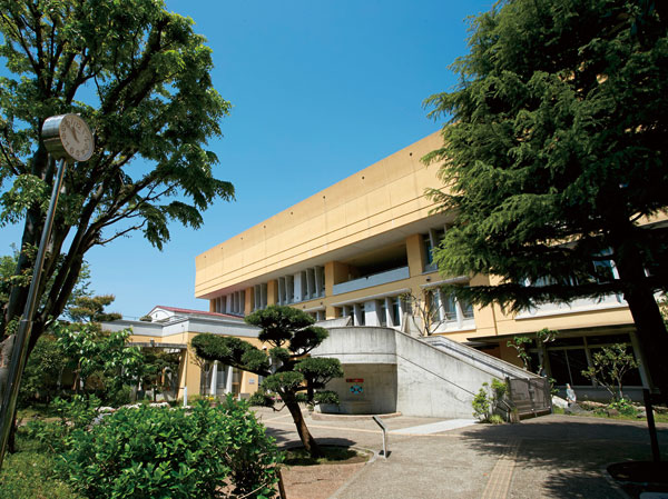 Surrounding environment. Nakamachi elementary school (a 1-minute walk ・ About 60m)