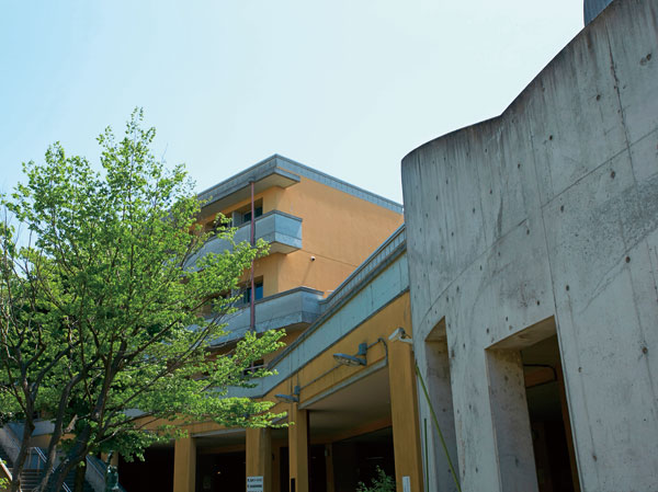 Surrounding environment. Tamagawa Junior High School (1-minute walk ・ About 60m)