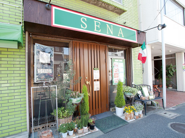 Surrounding environment. SENA (Italian) (3-minute walk ・ About 180m)
