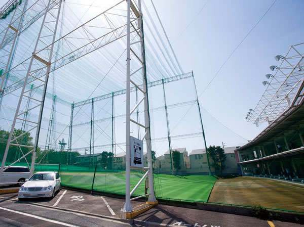 Surrounding environment. Tonan Golf Club (a 3-minute walk ・ About 180m)