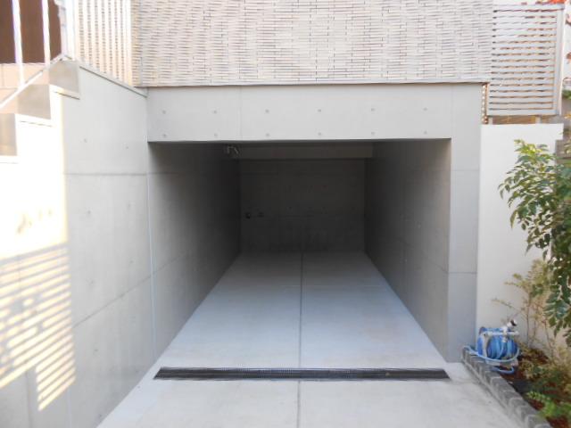 Parking lot. Local (11 May 2013) Shooting