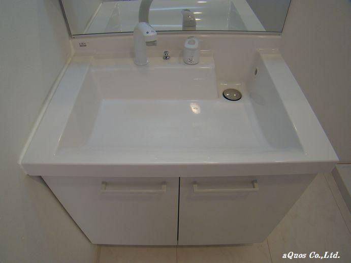 Wash basin, toilet. Indoor (12 May 2013) Shooting