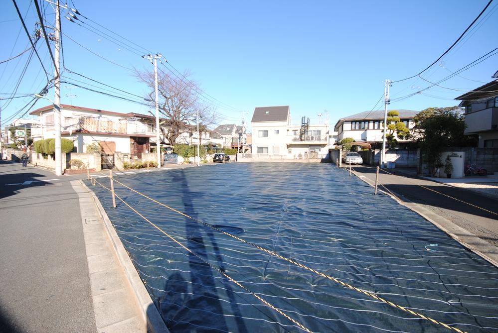 Local photos, including front road. 2013 December shooting.