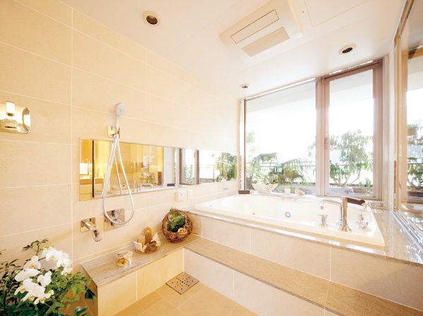 Bathing-wash room.  [Bathroom] Hot water clad in one switch, Thermal insulation (up to 9 hours), Plus it has adopted automatically perform full Otobasu the hot water (follow the plan cook function is not attached). Also, Installing a handrail to the unit bus. Is a universal design that safely consideration, such as when crossing the bathtub.