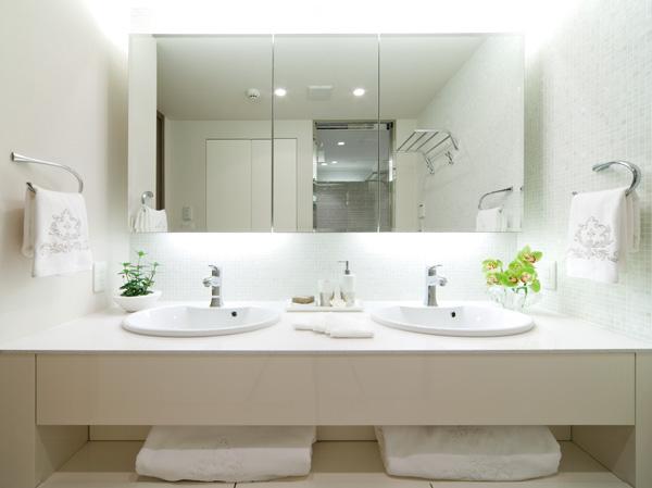 Bathing-wash room.  [Dressing room] Morning, Night, When it goes out, At the time of returning home, Your hair, Dressing room to switch the mind. Equipped with a variety of storage that can be tidy and refreshing cosmetics and bath goods, We pursued that it is still a clean space.