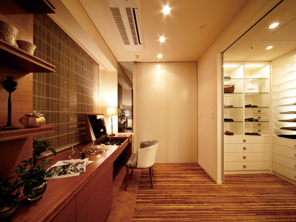 Other.  [Dress-up Room] further, Hiroo to city life to day-to-day base, It seeks to deliver the true wealth. Also relax thing, Also be Kyo, Also be stuffy thing, Also to rest, Also wield, Also be solved, Also be 粧. Day-to-day living in downtown Tokyo, It will portray a nicely fit such a living space even in its every scene.