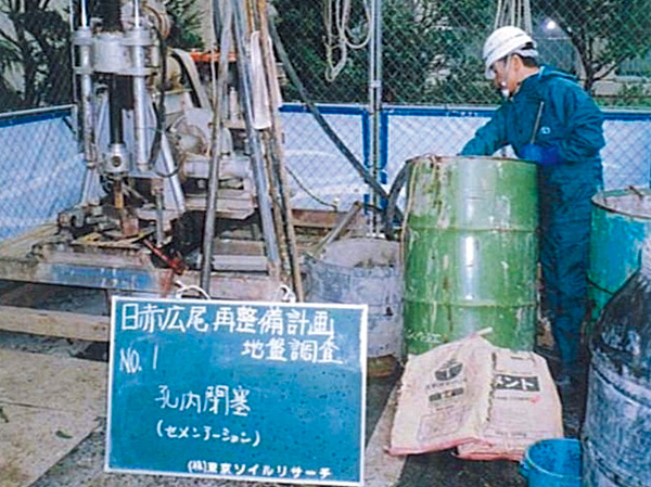Building structure.  [Thorough ground survey] To understand the nature of the ground of the site, Order to obtain the documentation on the design and construction, Such as the soil of the test and standard penetration test, We are an in-depth investigation of the ground. And, To determine the most appropriate basis method to the building. (Reference photograph)