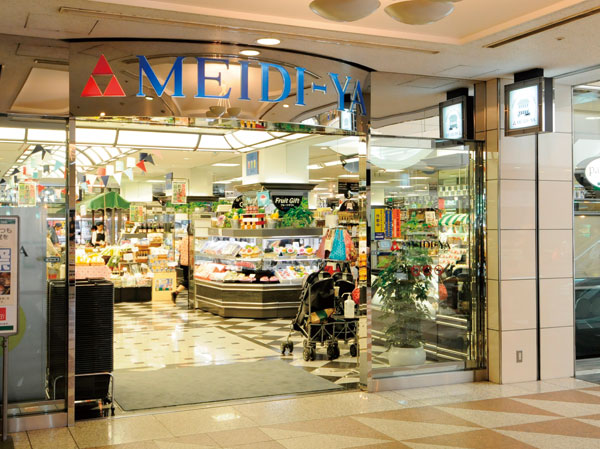 Surrounding environment. Boasting a history of 125 years, YA of Hiroo store (about 910m ・ A 12-minute walk). Focusing on fresh food, To provide a fresh seasonal goods. Vegetables and fruits, fresh fish, Meat is carefully carries a foot specialist staff in the market. Wine is about 450 species, Cheese is aligned about 200 species, Also professional advisors. On the day home delivery service (coming to a store ・ Telephone) also performs.