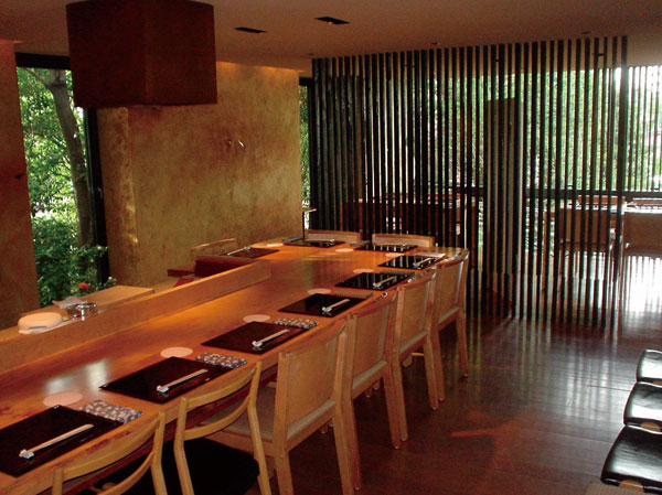 Surrounding environment. Minute solving mountain (about 500m ・ Collect the hot support from a 7-minute walk) gourmets, Well-established store of Japanese cuisine. Menu Omakase Course (15,750 yen) only. To pursue the cooking method with the times while a traditional, You should feel the essence of the Chef.