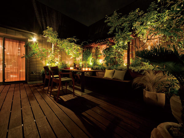 Room and equipment. living ・ Roof balcony, which is provided on the east side of the dining. Outdoor space with a breadth of also about 35 sq m is, It is likely to be a variety of ways to enjoy.