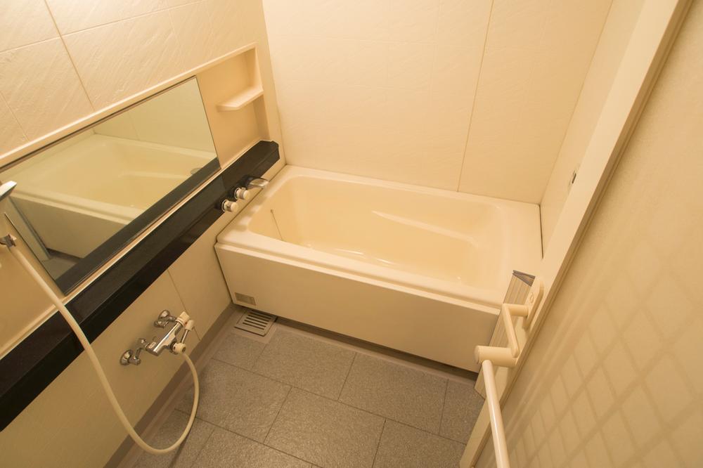 Bathroom. Indoor (12 May 2013) Shooting