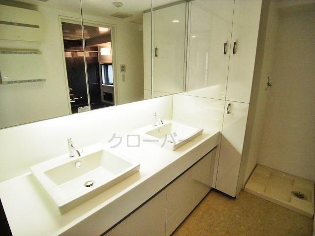 Wash basin, toilet